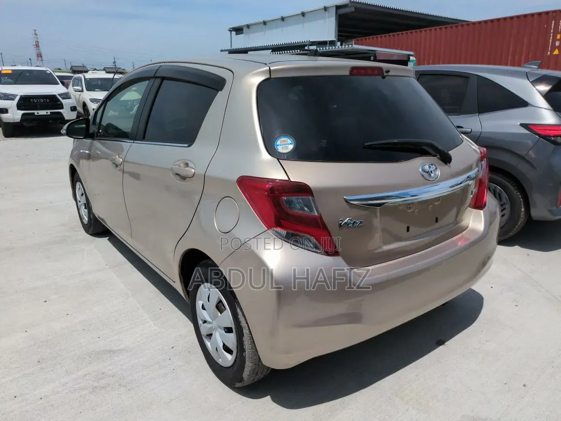 Toyota Vitz 2015