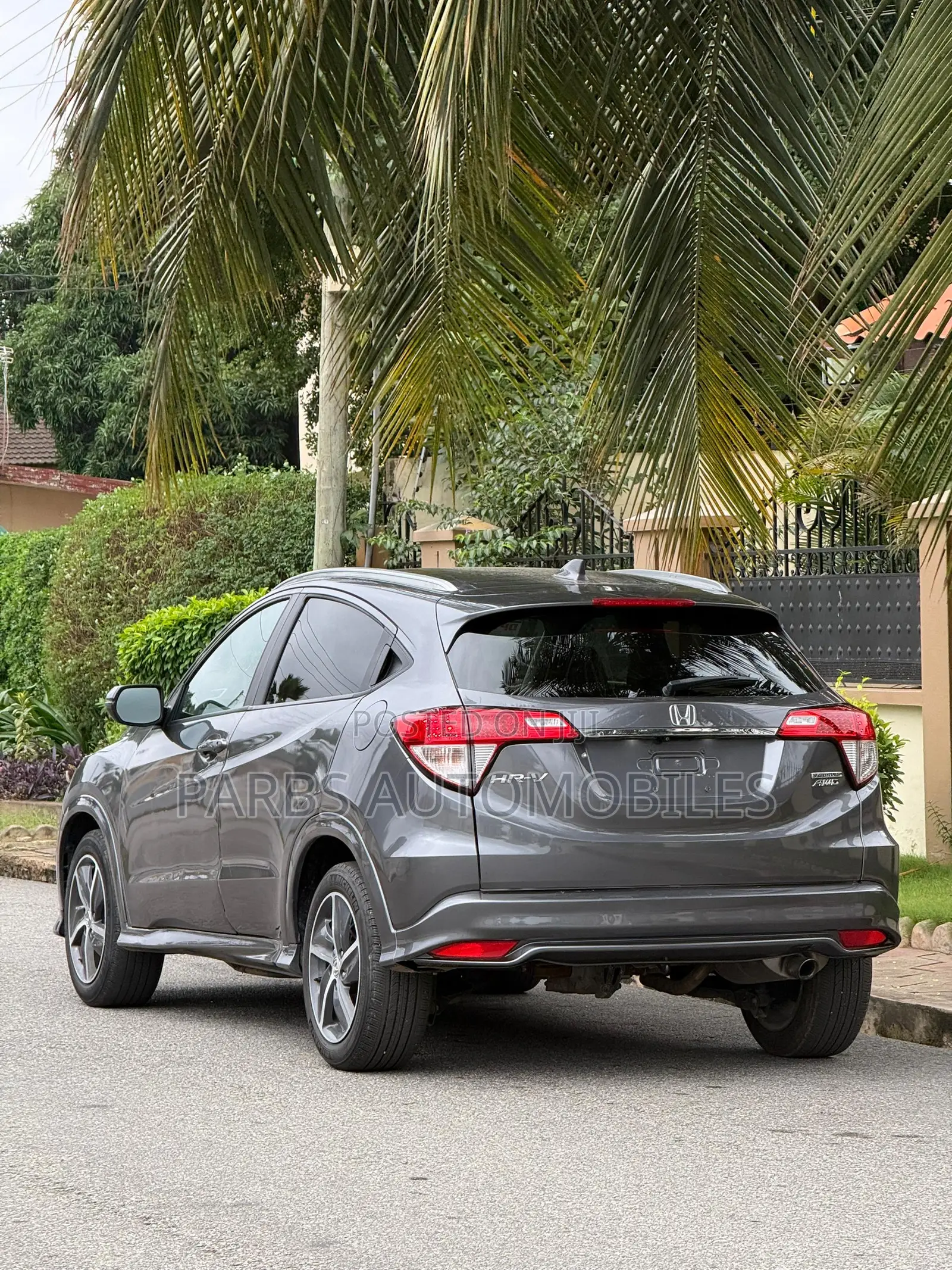 Honda HR-V Touring AWD 2019 Gray