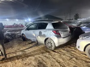 Toyota Vitz 1.3 AWD 5dr 2015 Silver
