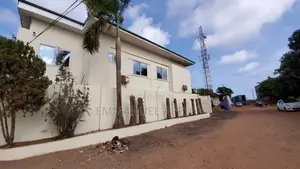 8bdrm House in Labone for rent