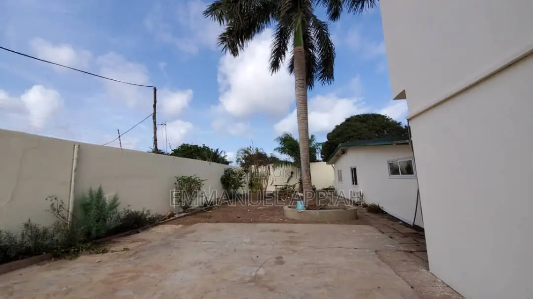 8bdrm House in Labone for rent