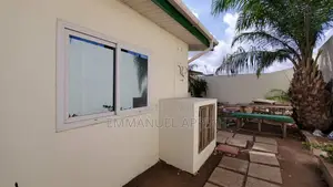 8bdrm House in Labone for rent