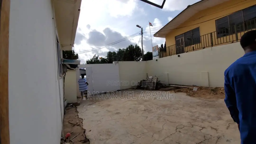 8bdrm House in Labone for rent