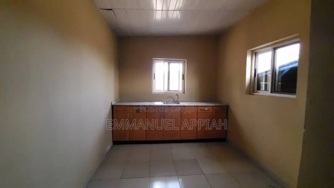 8bdrm House in Labone for rent