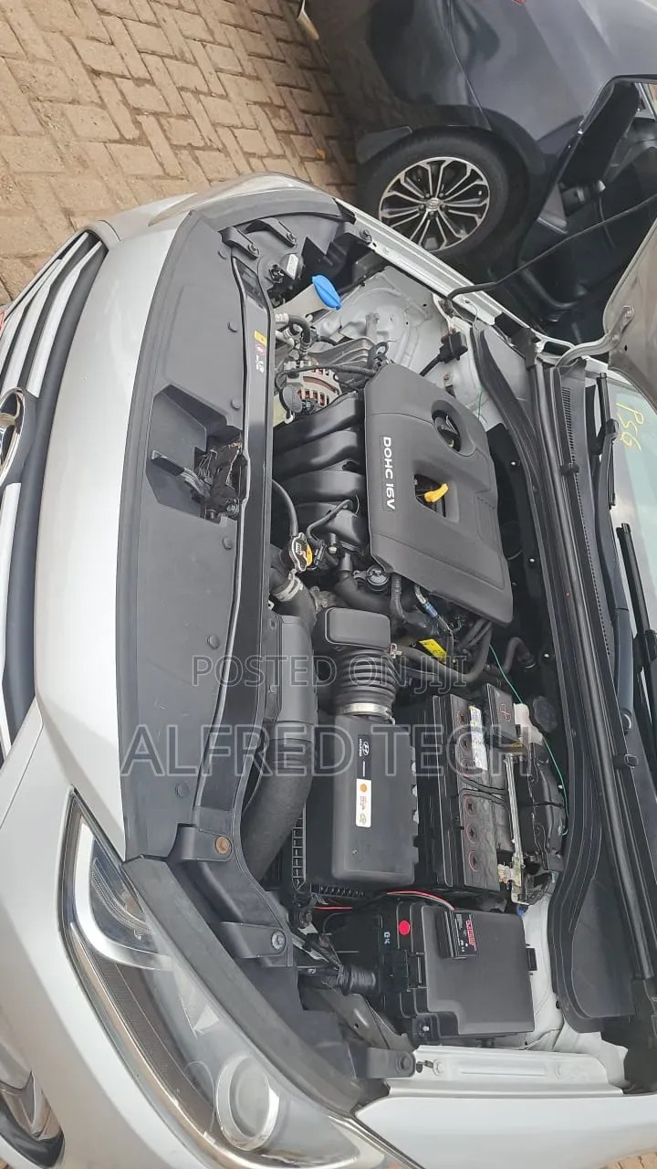 Hyundai Elantra 2017 Silver