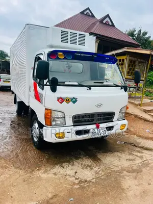 Hyundai Mighty 2 Container
