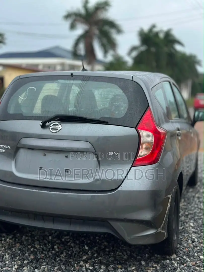 Nissan Versa 2017 Gray
