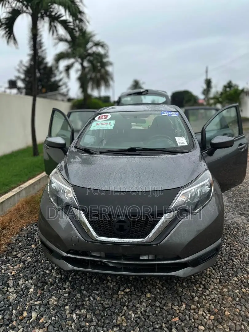 Nissan Versa 2017 Gray