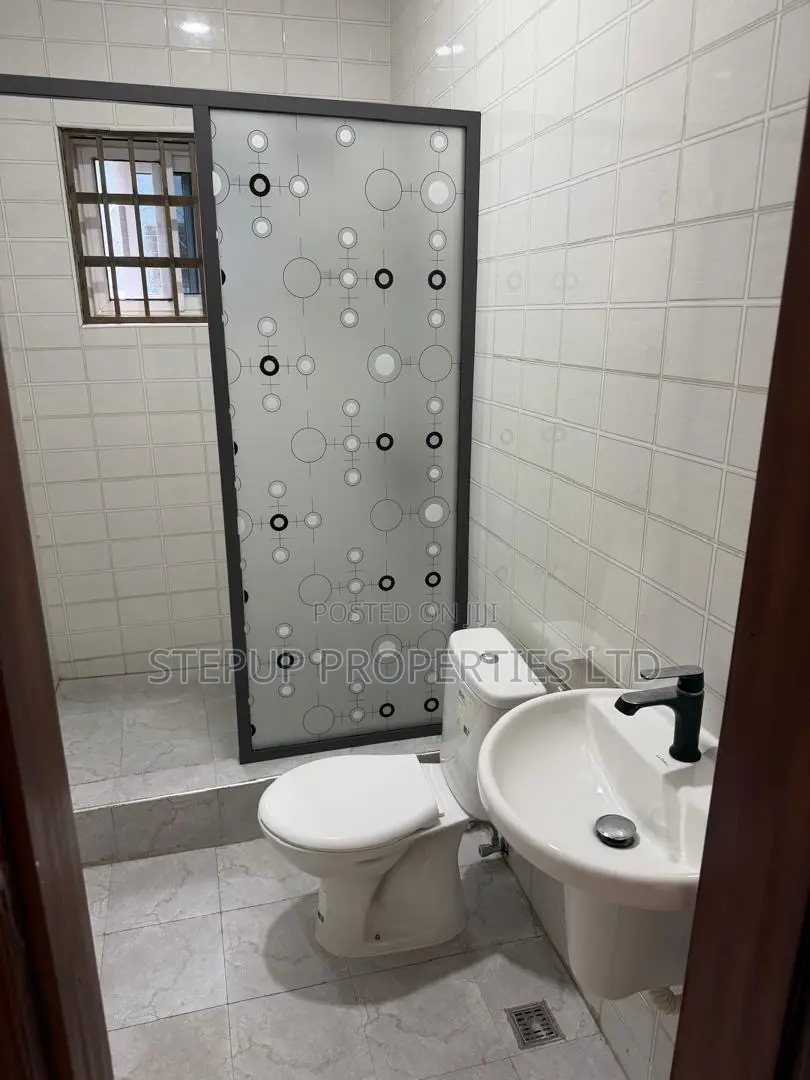2bdrm Apartment in Ars, East Legon for rent