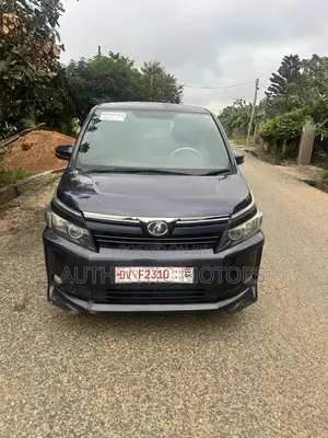 Toyota Voxy 2014 Gray