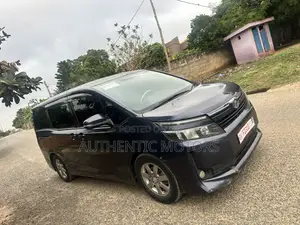 Toyota Voxy 2014 Gray