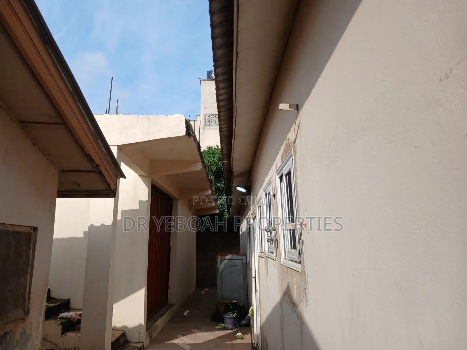 3bdrm House in Spintex Road for rent
