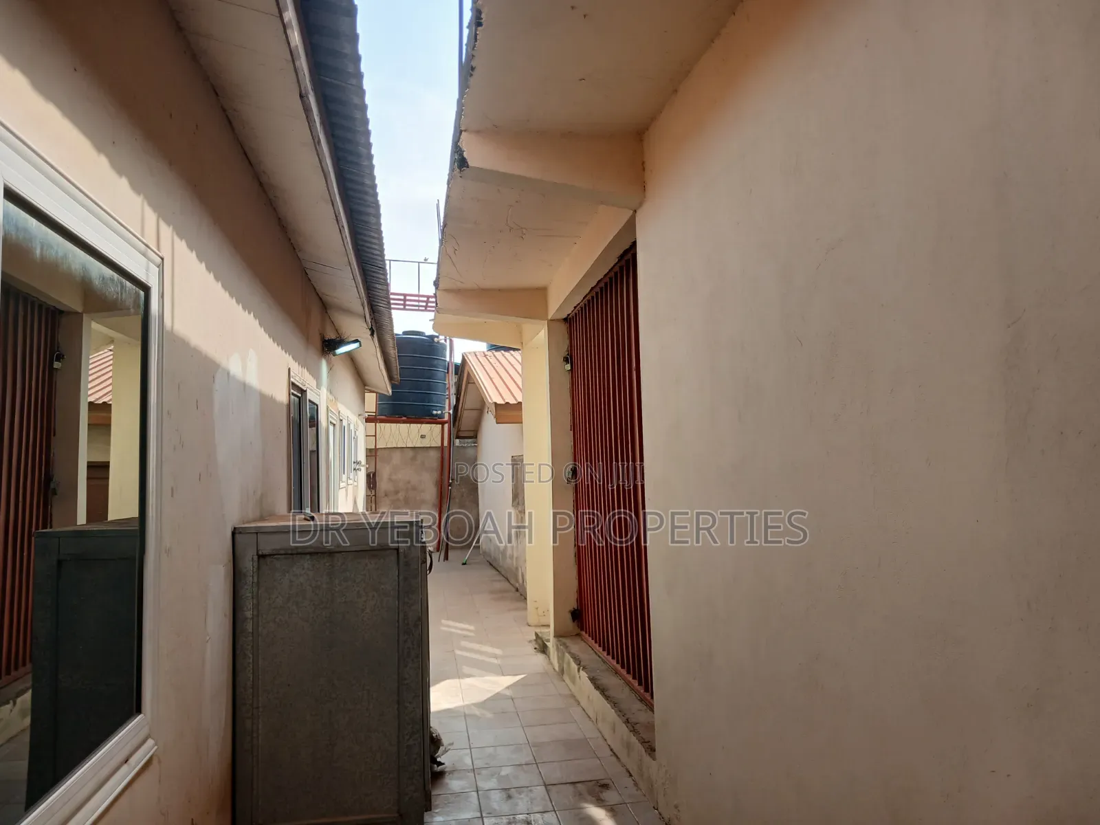 3bdrm House in Spintex Road for rent