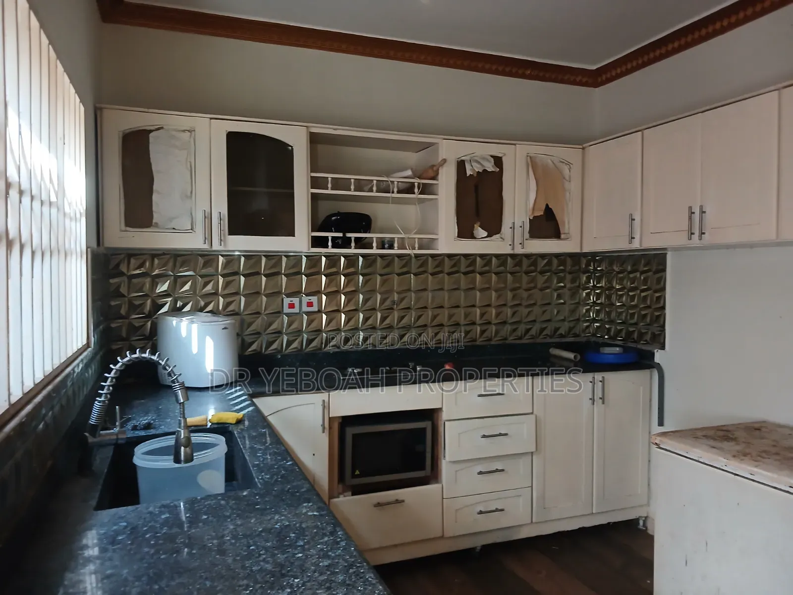 3bdrm House in Spintex Road for rent