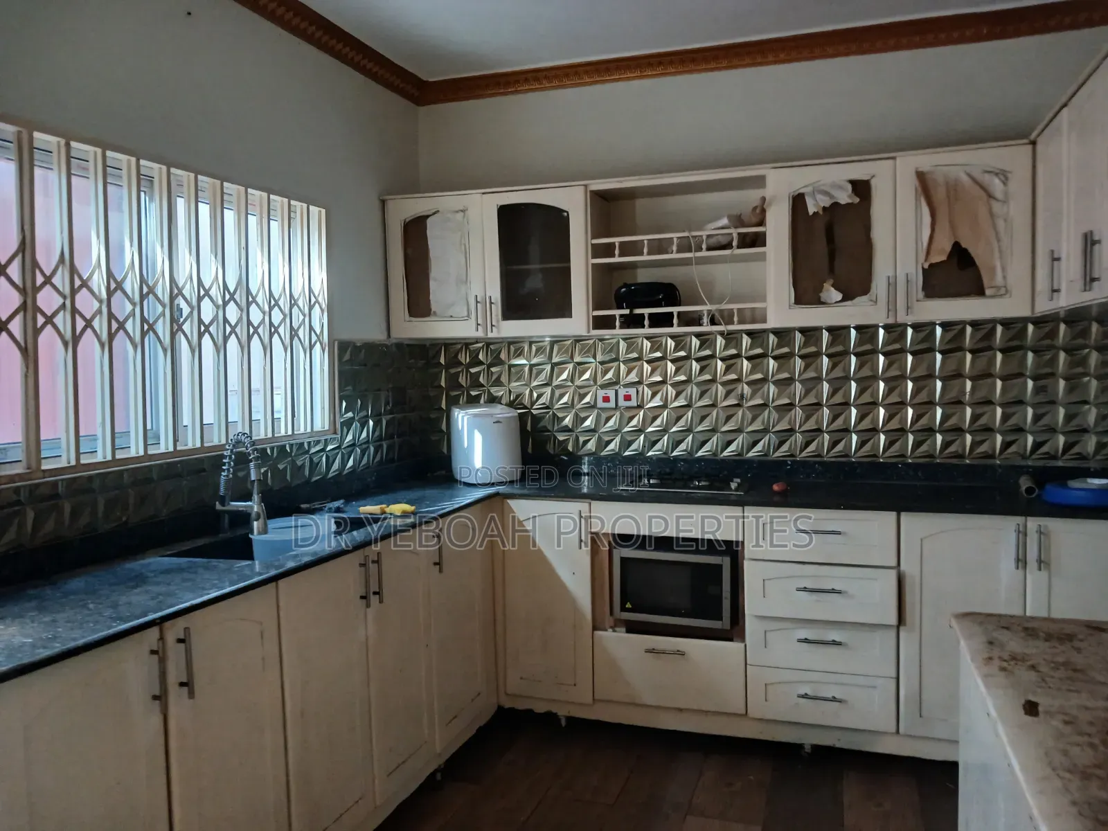 3bdrm House in Spintex Road for rent