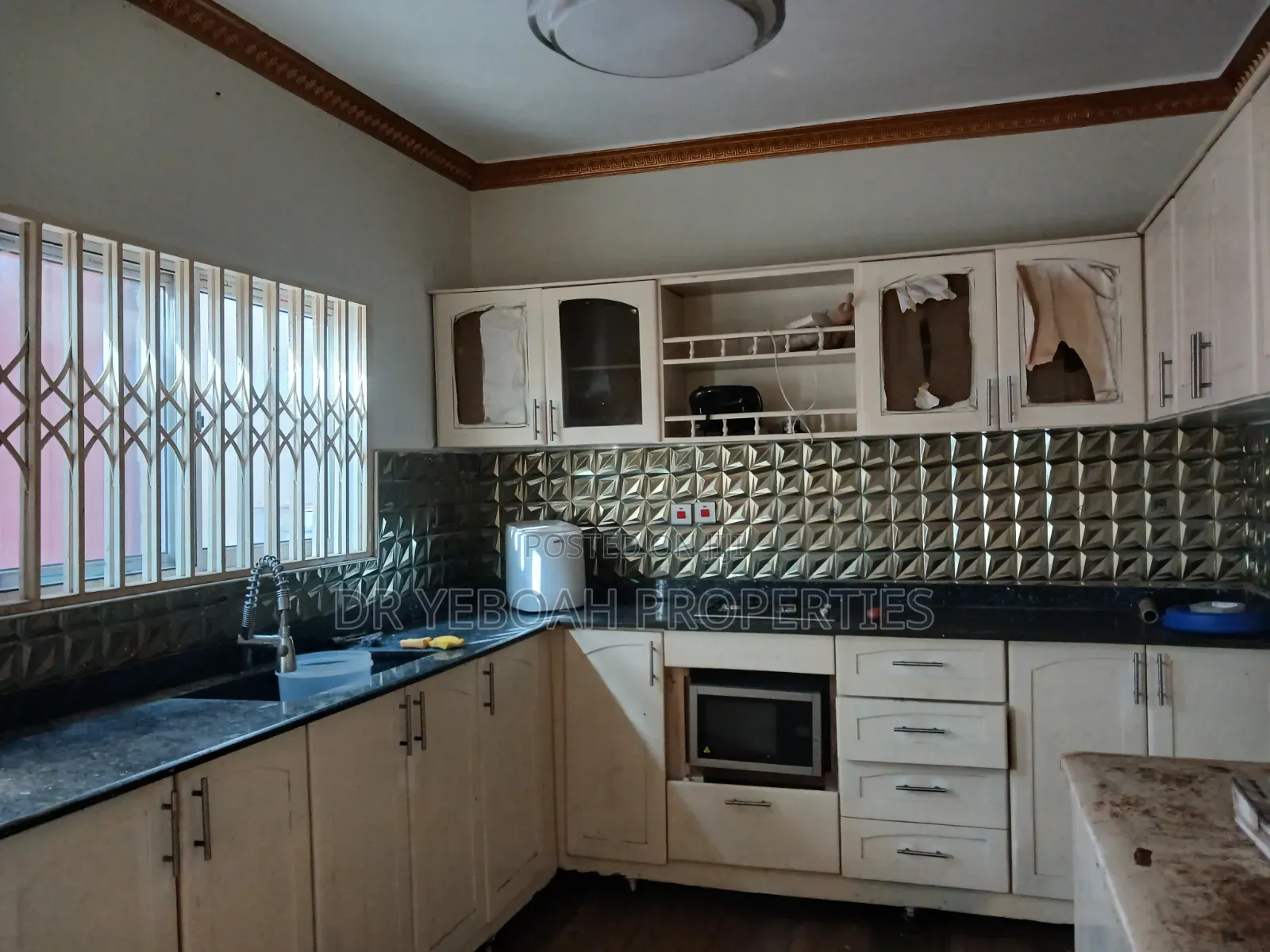 3bdrm House in Spintex Road for rent