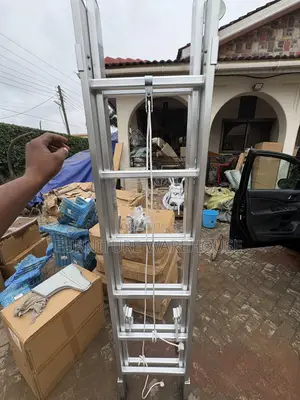 Aluminum Extension Ladder With a Rope and Pulley Syste