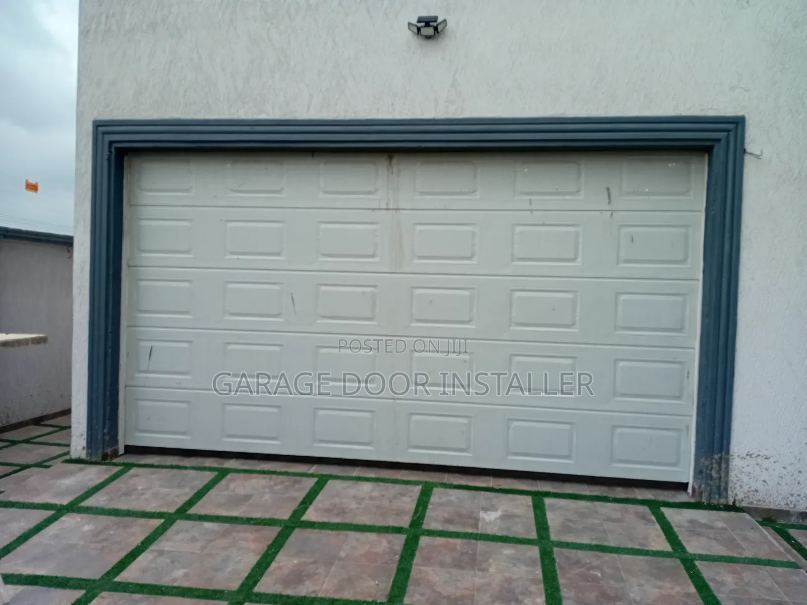 Automatic Garage Door With Motor
