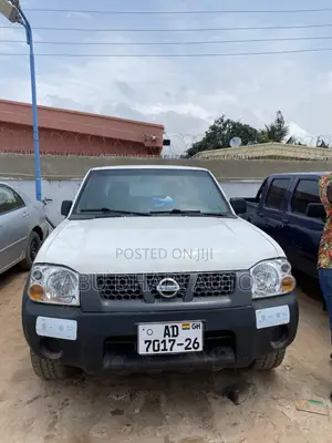Nissan Hardbody 2010 White