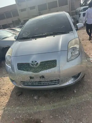 Toyota Yaris Base Hatchback 5dr 2010 Gray