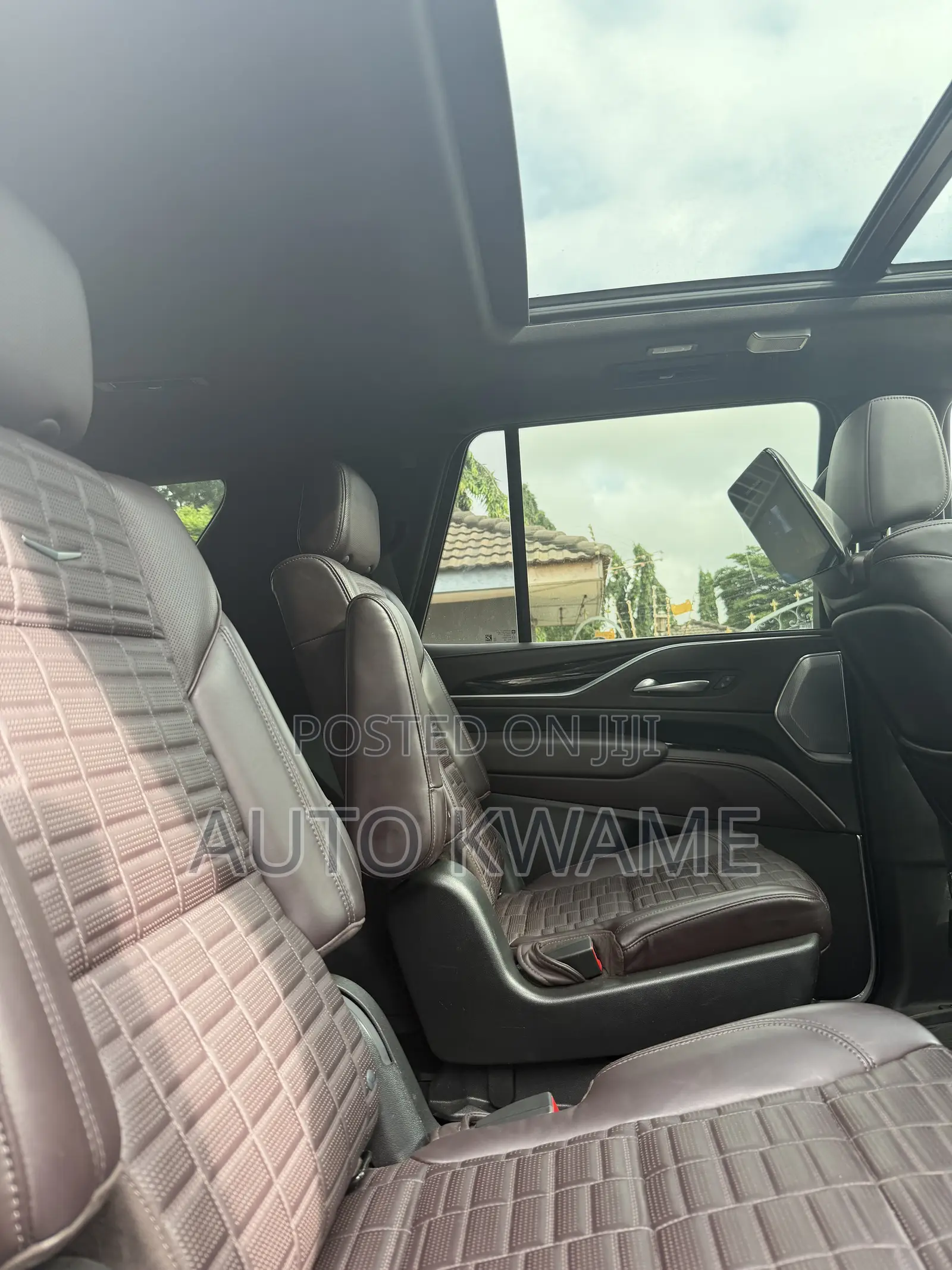 Cadillac Escalade Premium Luxury 4WD 2023 White