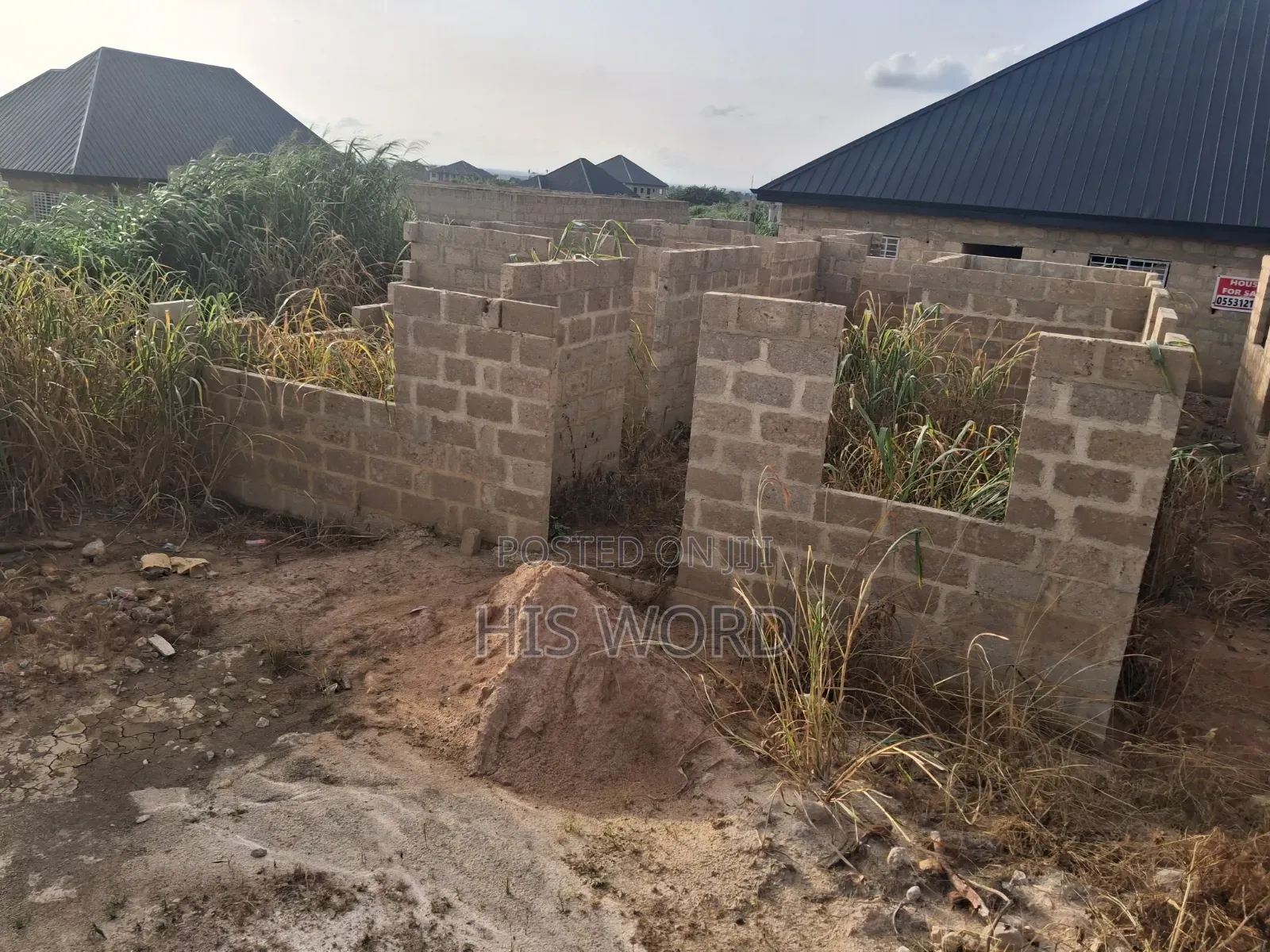 4bdrm House in Abuabugya New Site, Kwabre for Sale