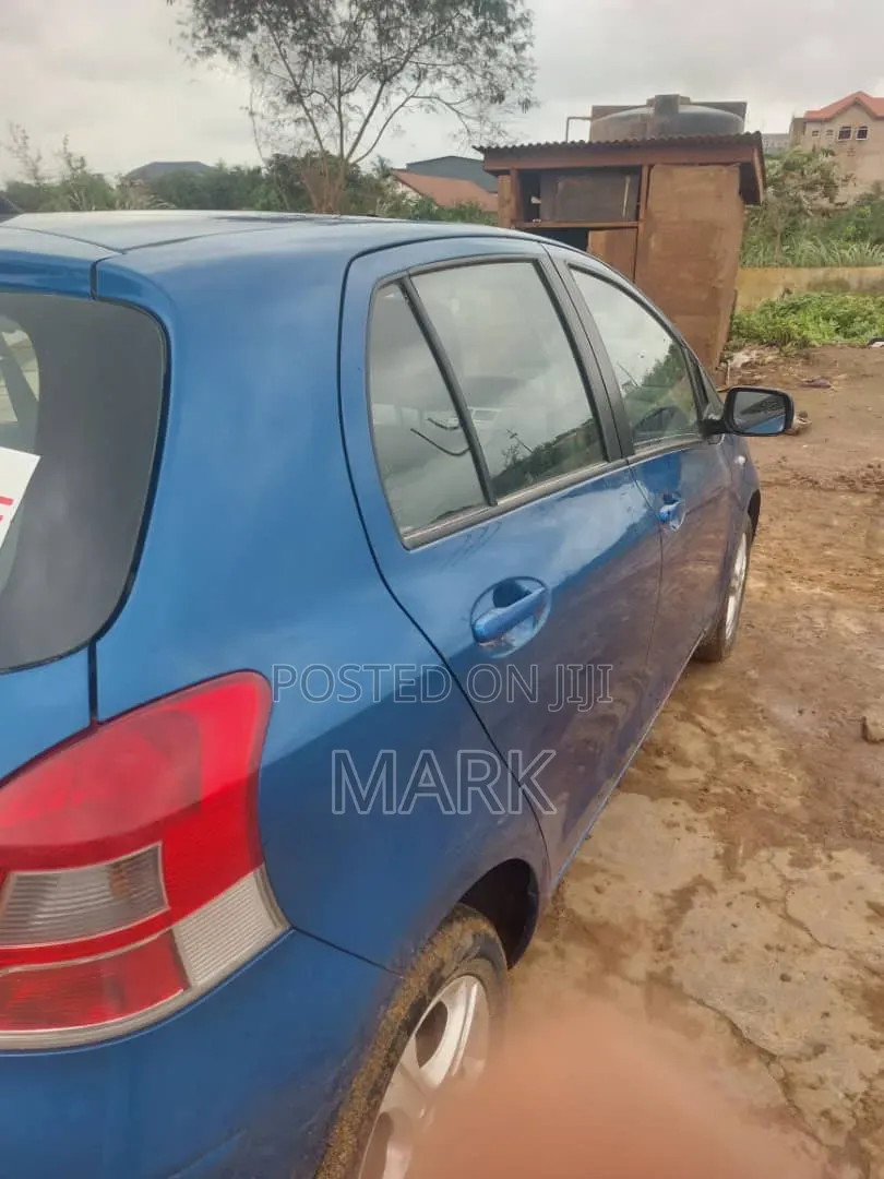 Toyota Yaris 2010 Blue