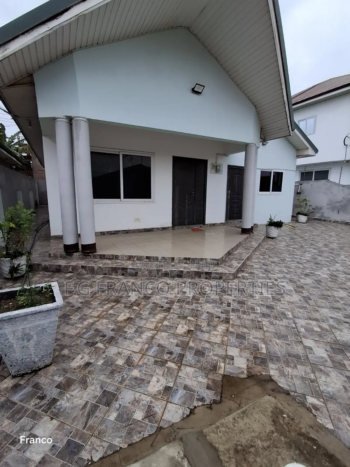 2bdrm House in Kg Franco Properties, Baatsona Total for sale