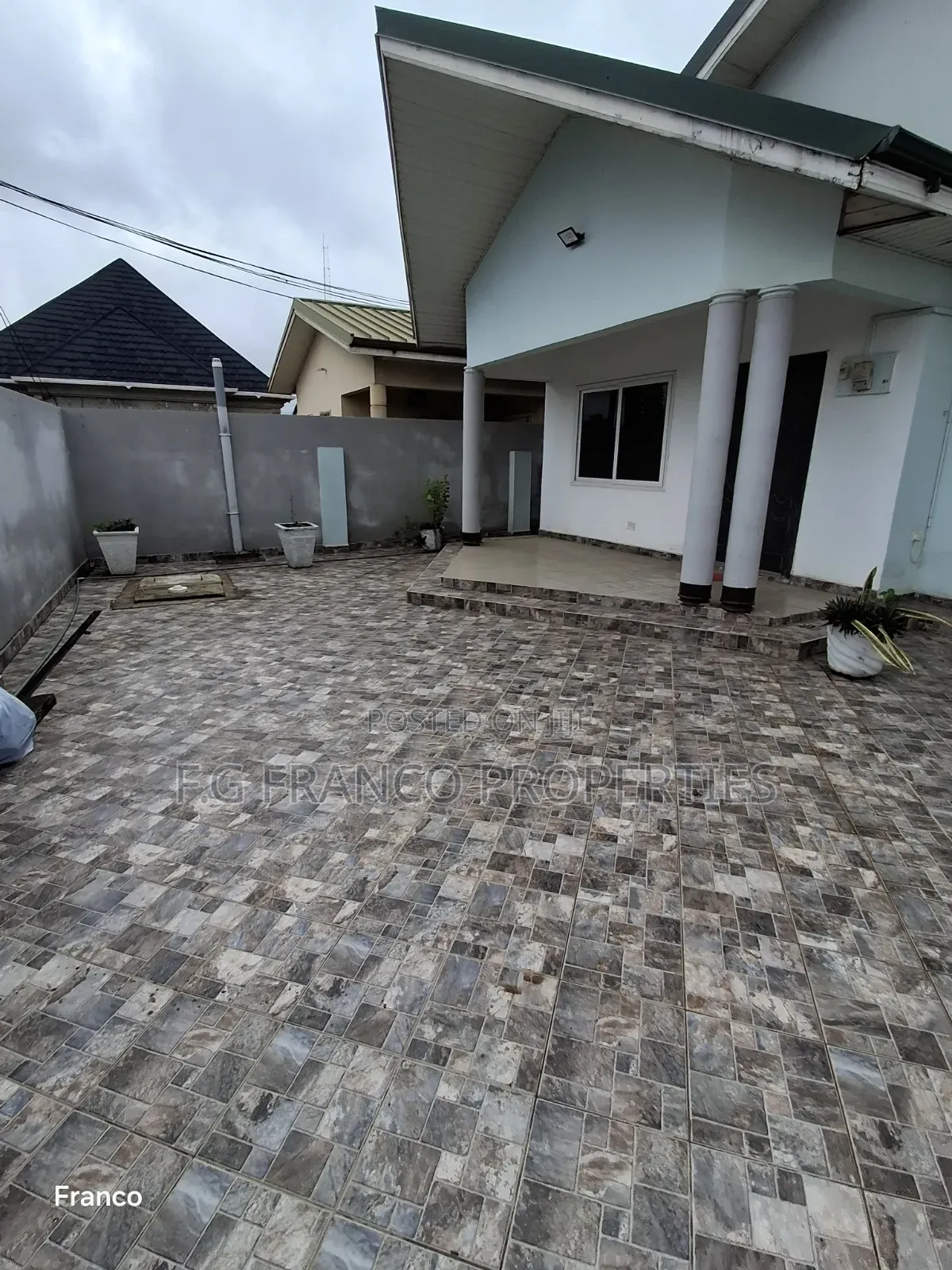 2bdrm House in Kg Franco Properties, Baatsona Total for sale