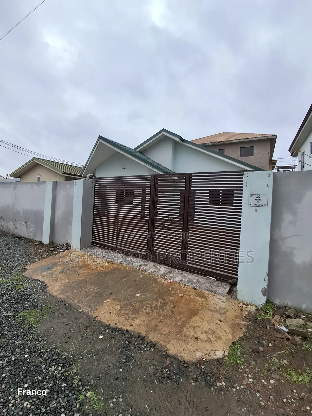 2bdrm House in Kg Franco Properties, Baatsona Total for sale
