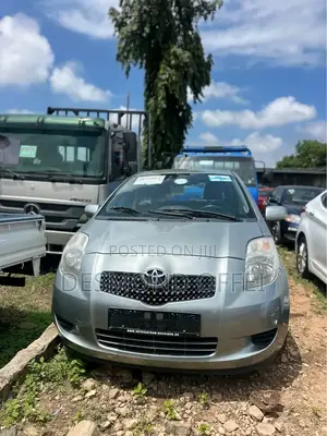 Toyota Yaris 2010 Silver