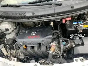 Toyota Yaris 2010 Silver