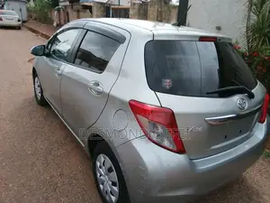 Toyota Vitz 2012 Silver