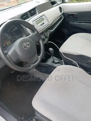 Toyota Vitz 2012 Silver