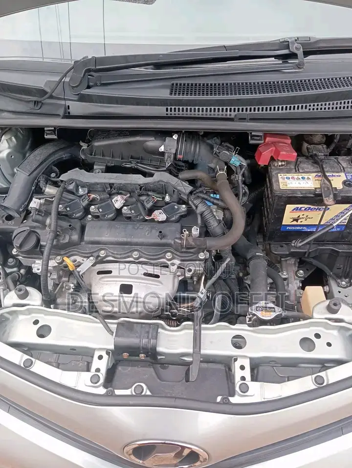 Toyota Vitz 2012 Silver