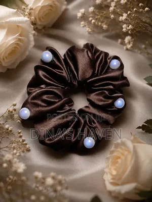 Scrunchie by Dina