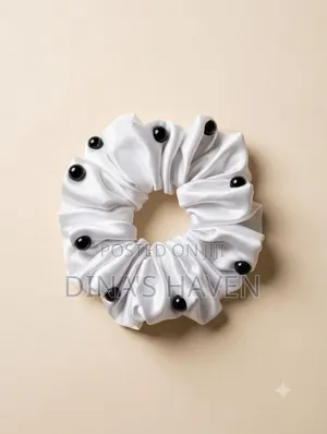 Scrunchie by Dina