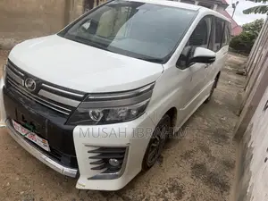 Toyota Voxy V 2WD 7-Seater 2016 White
