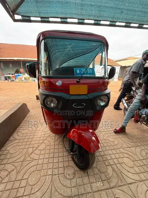 Bajaj RE 2025 Red