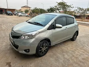 Toyota Vitz 2012 Silver