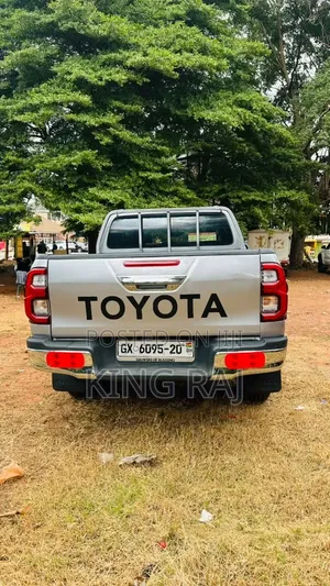 Toyota Hilux 2020 Silver