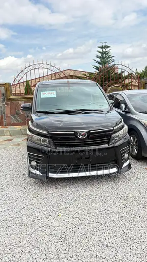 Toyota Voxy V 4WD 8-Seater 2014 Black