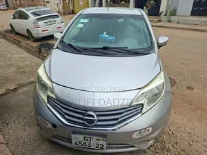 Nissan Versa 1.6 SV 4dr Sedan (1.6L 4cyl CVT) 2015 Silver