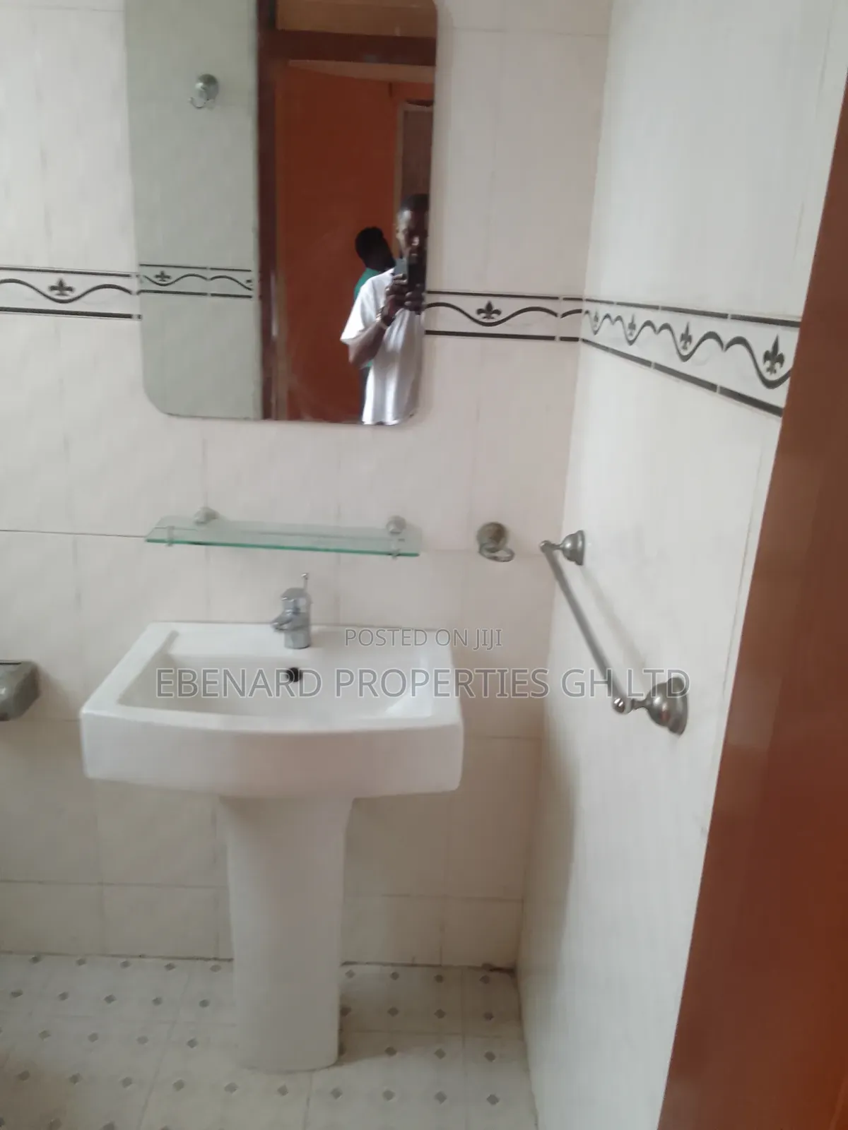 2bdrm Apartment in Ebenard Properties, Baatsona Total for rent