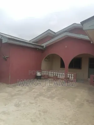 5bdrm House in Pobiman Township, Amasaman for sale