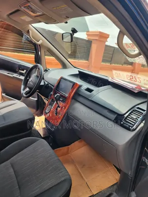 Toyota Voxy X L Edition 2WD 8-Seater 2011 Black