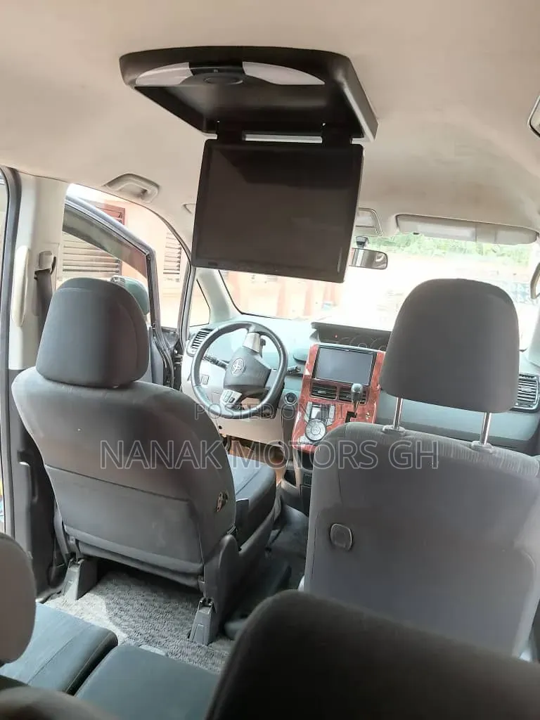 Toyota Voxy X L Edition 2WD 8-Seater 2011 Black