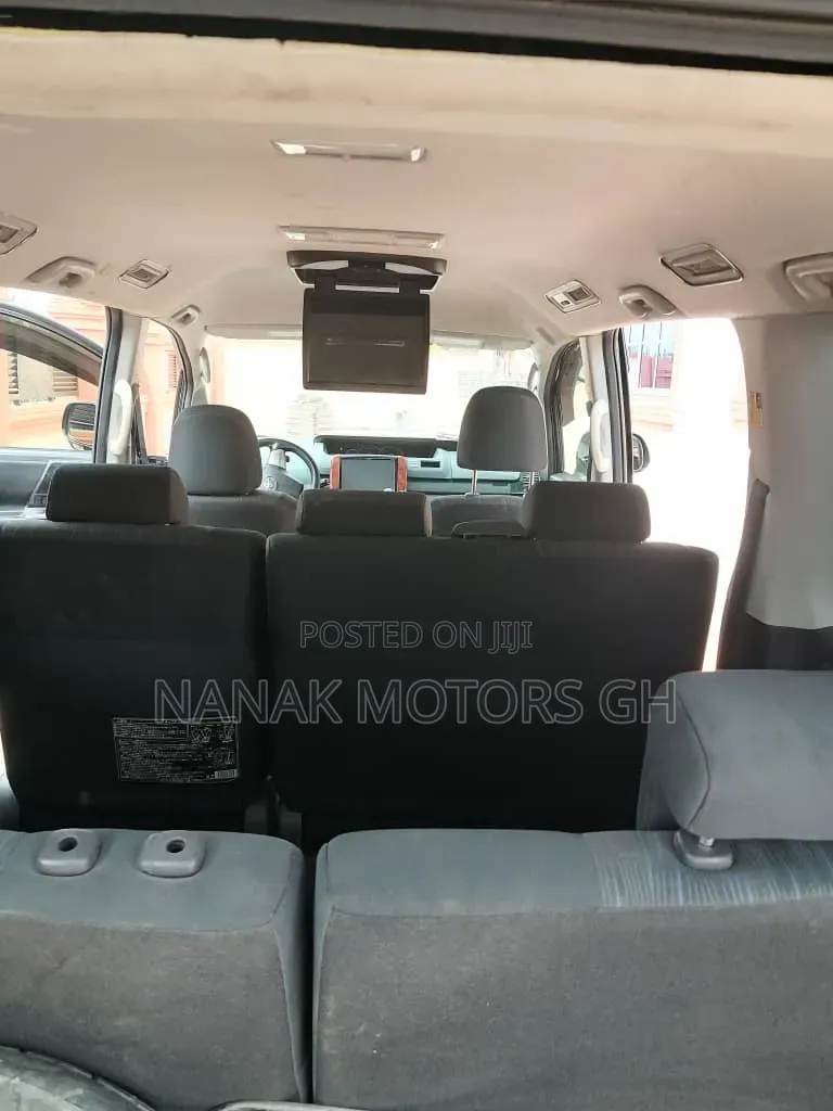 Toyota Voxy X L Edition 2WD 8-Seater 2011 Black