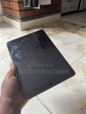 Apple iPad 2 Wi-Fi 32 GB Gray