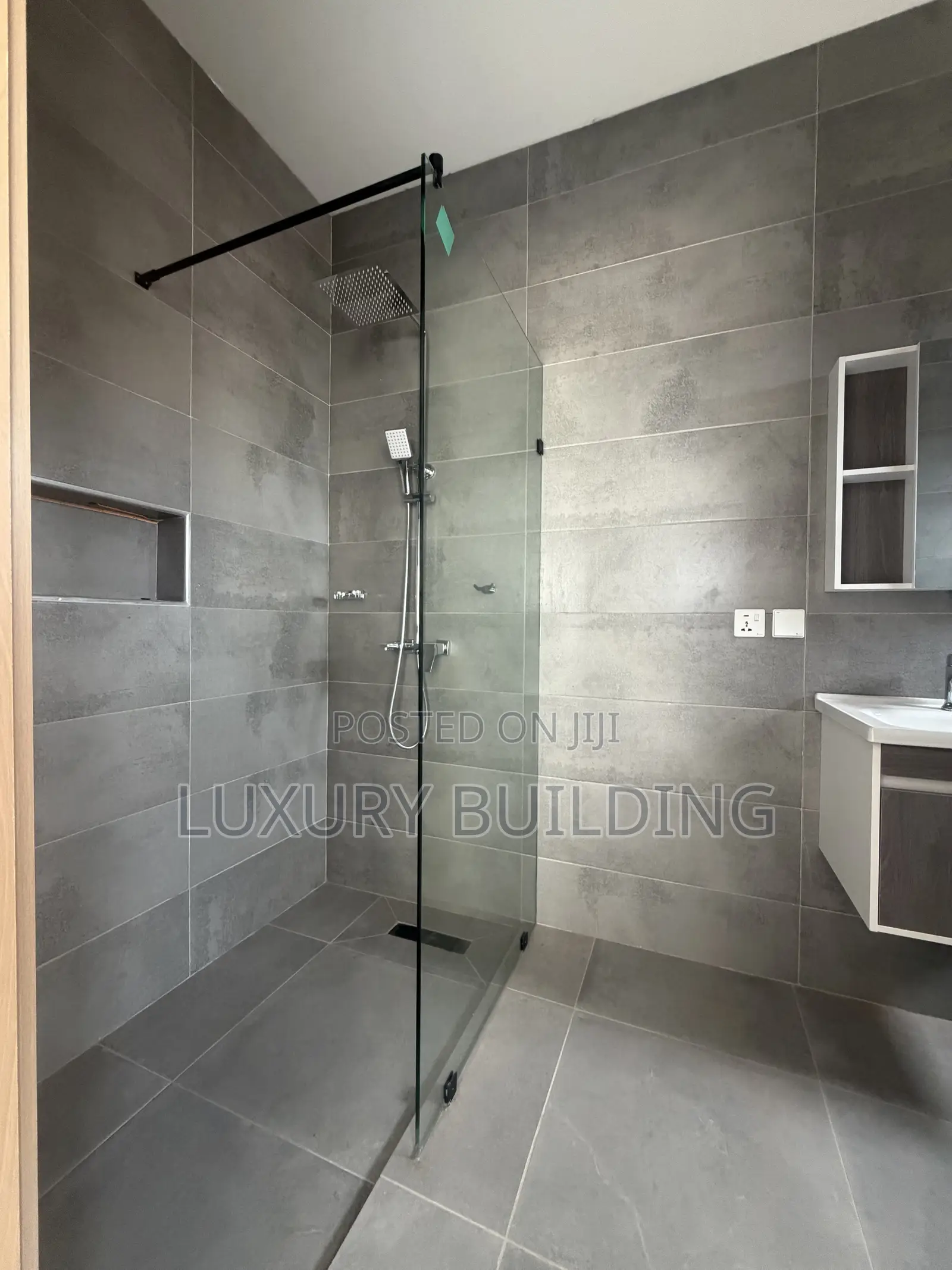 4bdrm House in Sakumono for sale